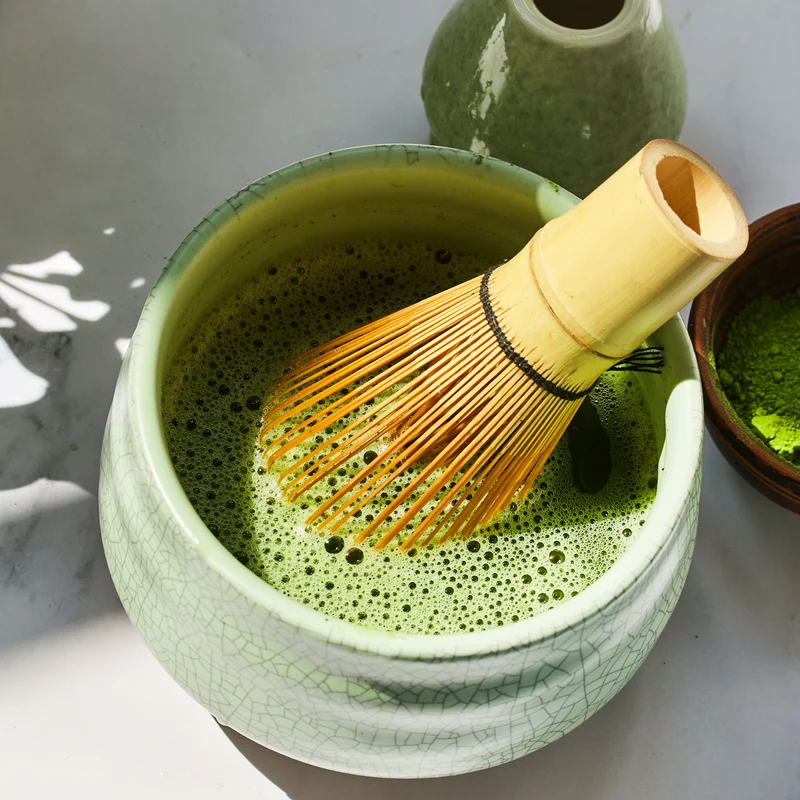 JADE TEMPLE Matcha Tee Set Porzellanschale, Bambusbesen und Bambuslöffel