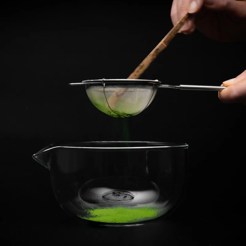 Matcha Schale aus Glas mit Ausgießer