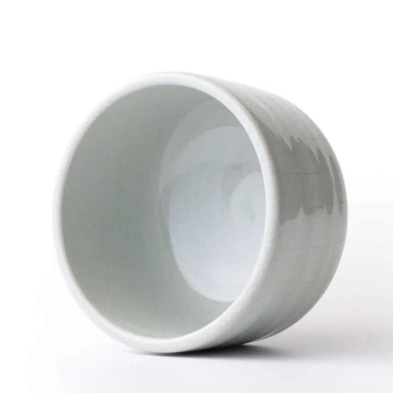 Matcha Schale SHIRAUME: kleiner Tsutsu-gata Chawan mit feiner Kobiki-Glasur, Made in Japan