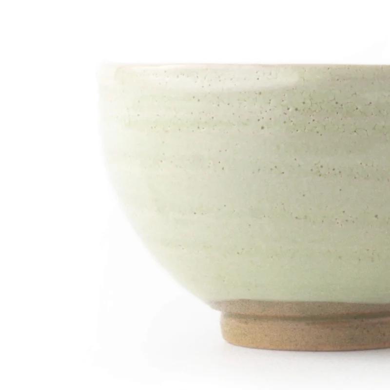 Matcha Schale HAKU: Kōhiki-Rissglasur, klassische Wan-nari Schalenform, Made in Japan
