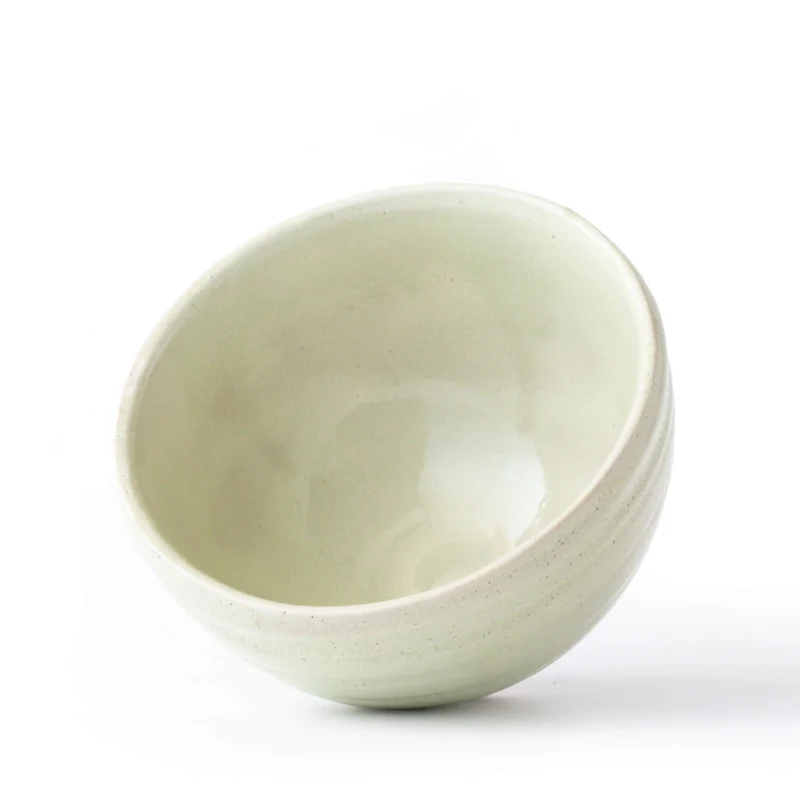 Matcha Schale HAKU: Kōhiki-Rissglasur, klassische Wan-nari Schalenform, Made in Japan