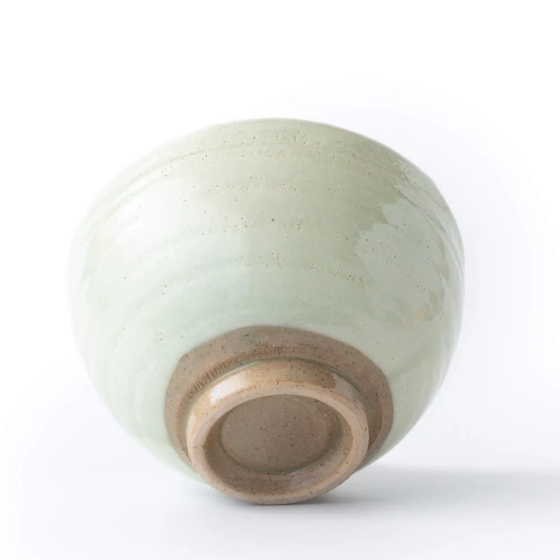 Matcha Schale HAKU: Kōhiki-Rissglasur, klassische Wan-nari Schalenform, Made in Japan