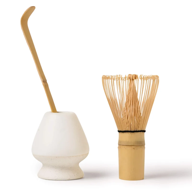 Matcha Set CREME: Bambusbesen, Bambuslöffel & Keramik-Besenhalter