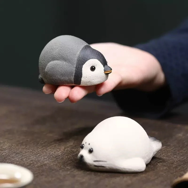 Kleine arktische Freunde – Handgefertigtes Teetier aus Ton