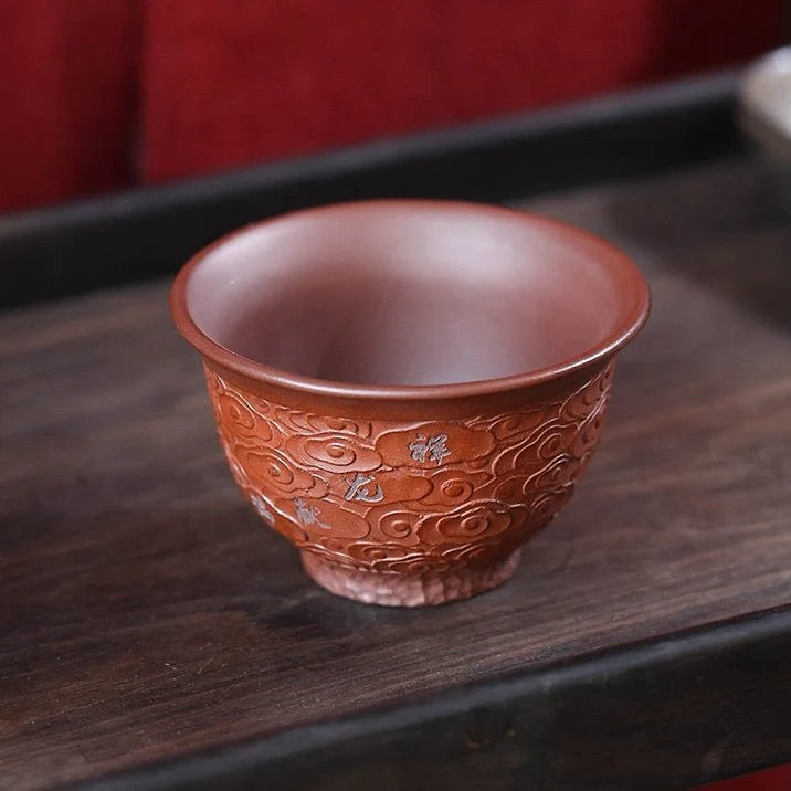 Handgefertigte Teetasse aus Yixing-Ton in Drachenform