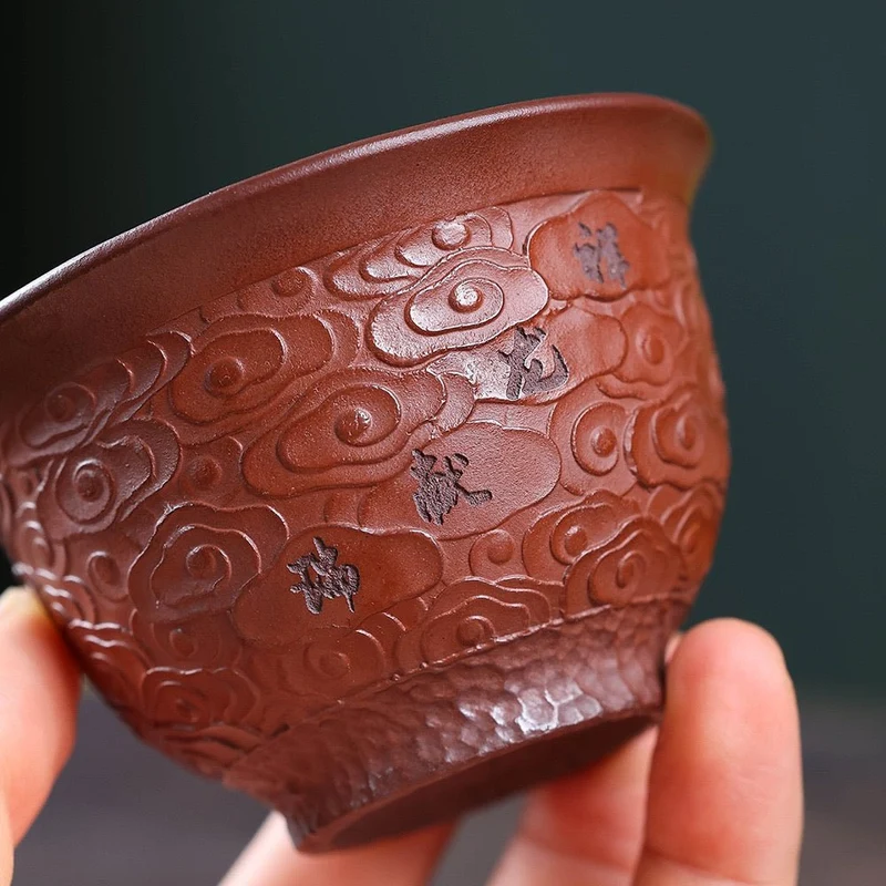 Handgefertigte Teetasse aus Yixing-Ton in Drachenform