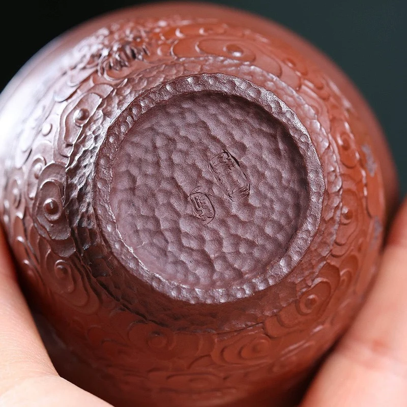Handgefertigte Teetasse aus Yixing-Ton in Drachenform