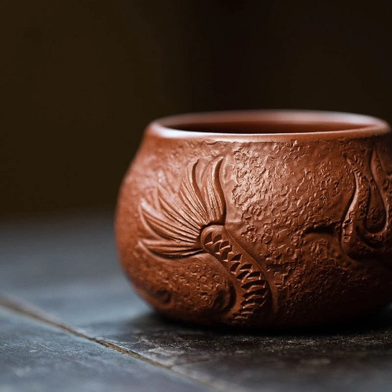 Handgefertigte Teetasse aus Yixing-Ton in Drachenform