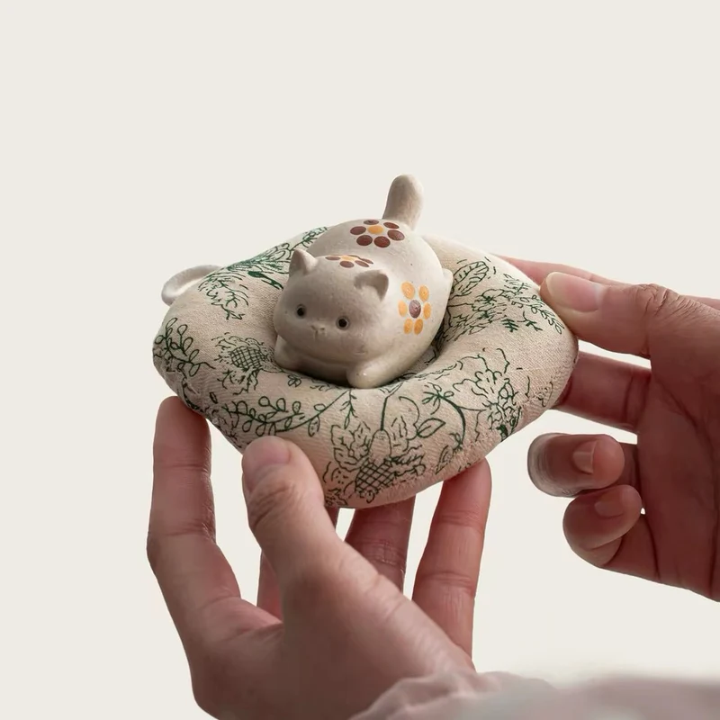 Gemütliche Katze – Handgefertigtes Teehaus aus Yixing-Ton