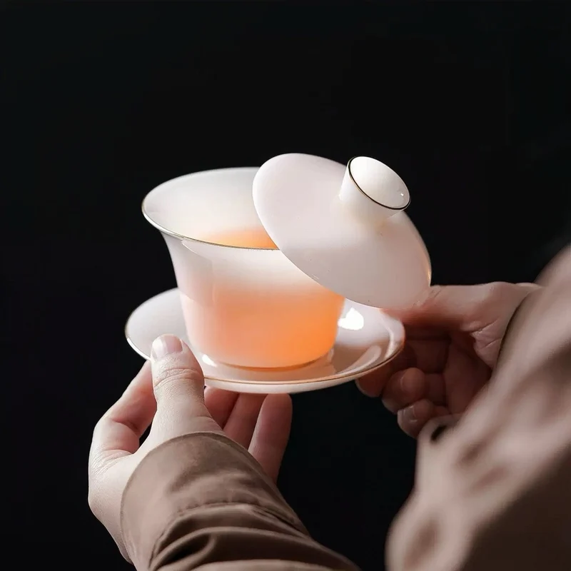Komplett hochwertiges Gaiwan-Set aus weißem, eisgebranntem Jade-Porzellan mit luxuriöser Tragetasche