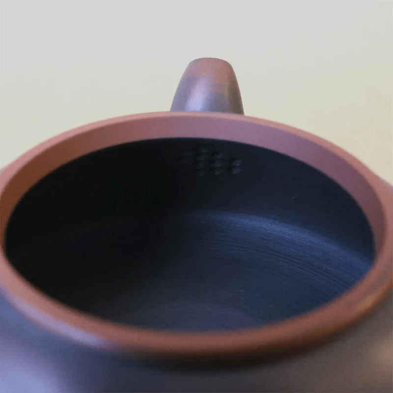 Die Teekannenkollektion „Etched Fields“ wird verworfen