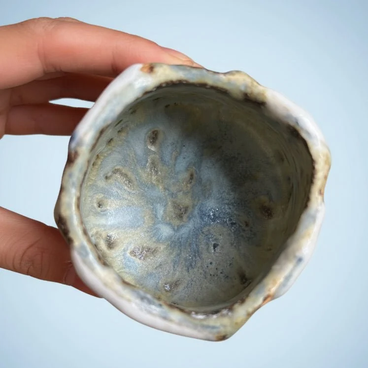 Jingdezhen Holzgebrannte blau-weiße fließend glasierte Teetassen-Kollektion