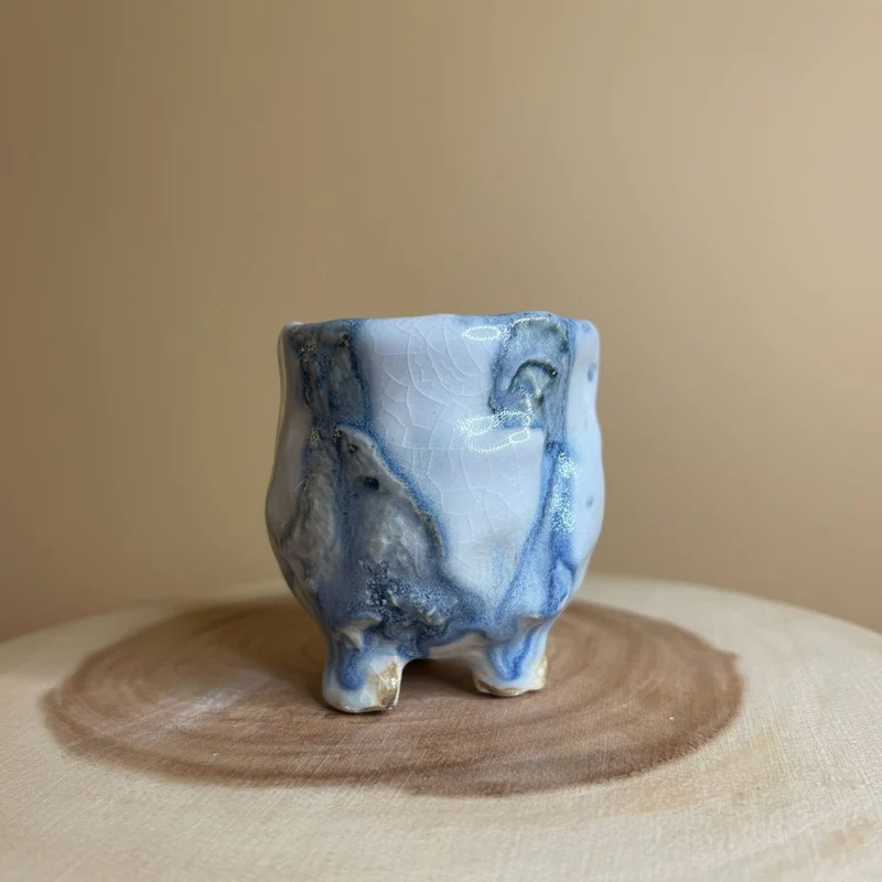 Jingdezhen Holzgebrannte blau-weiße fließend glasierte Teetassen-Kollektion