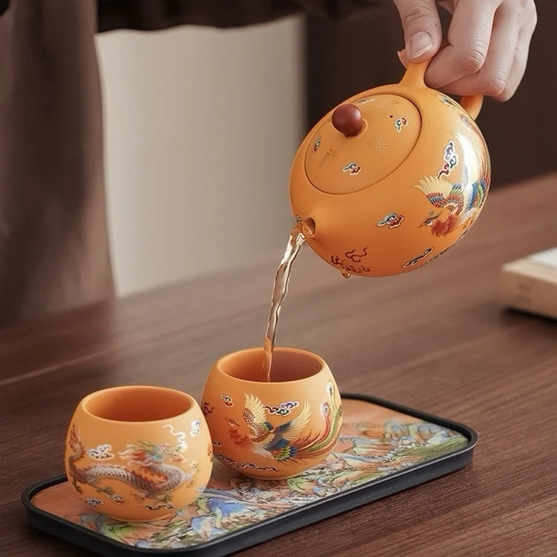 Goldener Drache & Phönix – Tragbares Teeset aus gelber Yixing-Ton-Teekanne
