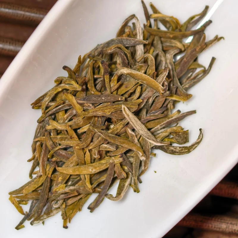 Handgemachter Mengding Huangya Gelber Tee