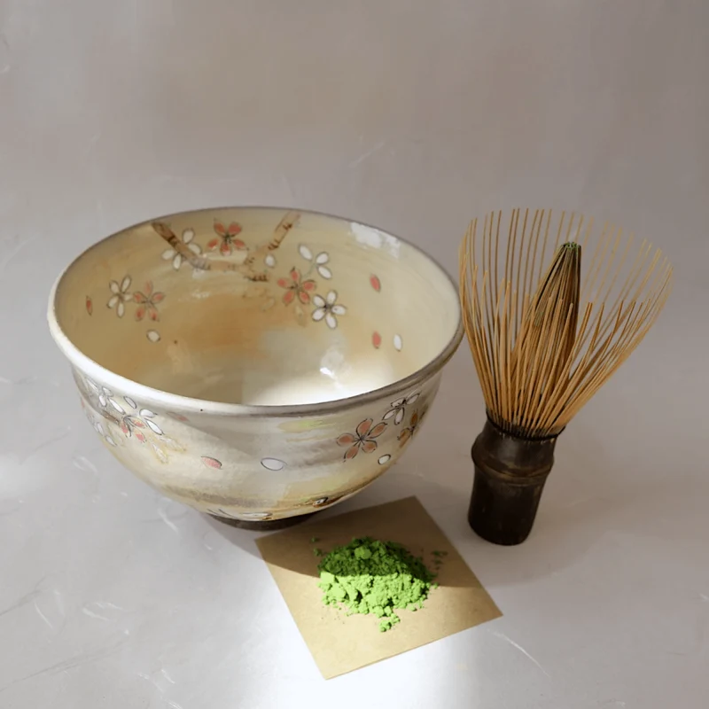 „Vogel und Blume“ – handbemalte Matcha-Schale