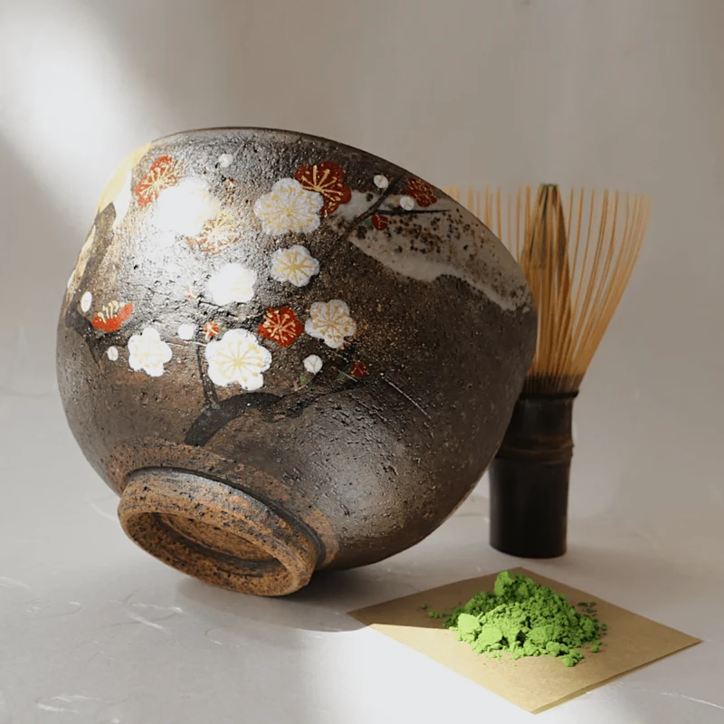 Handgefertigte Kyoyaki-Matchaschale „Pflaumenblüte“