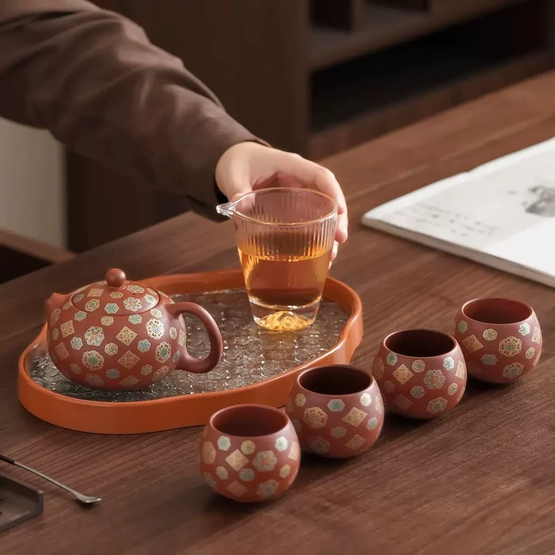 Imperial Blossom – Reise-Set mit Teekanne aus rotem Ton von Yixing