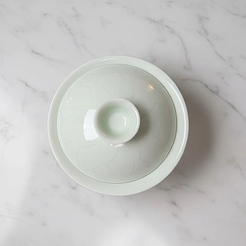 Jingdezhen Authentischer „Hidden Lotus“ Jade Celadon Gaiwan