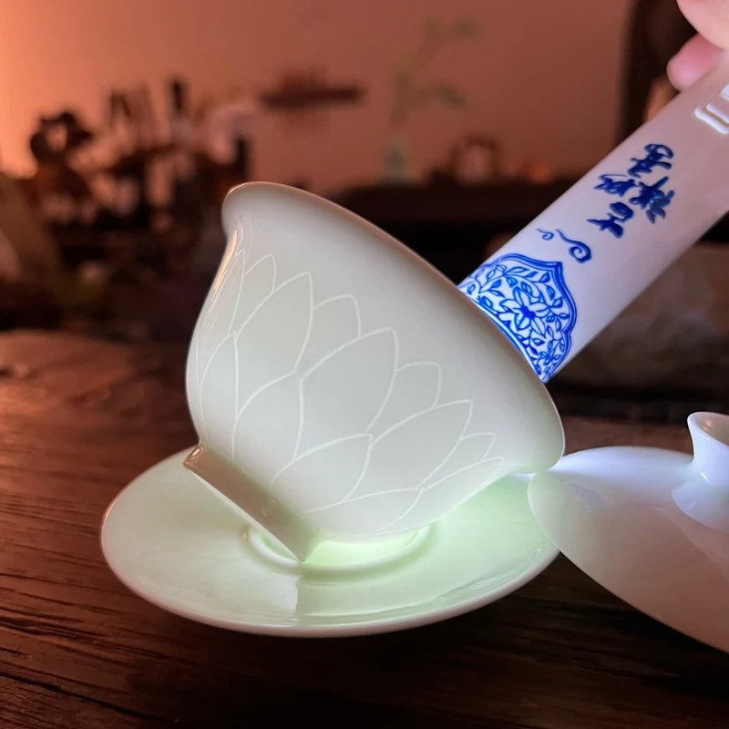 Jingdezhen Authentischer „Hidden Lotus“ Jade Celadon Gaiwan