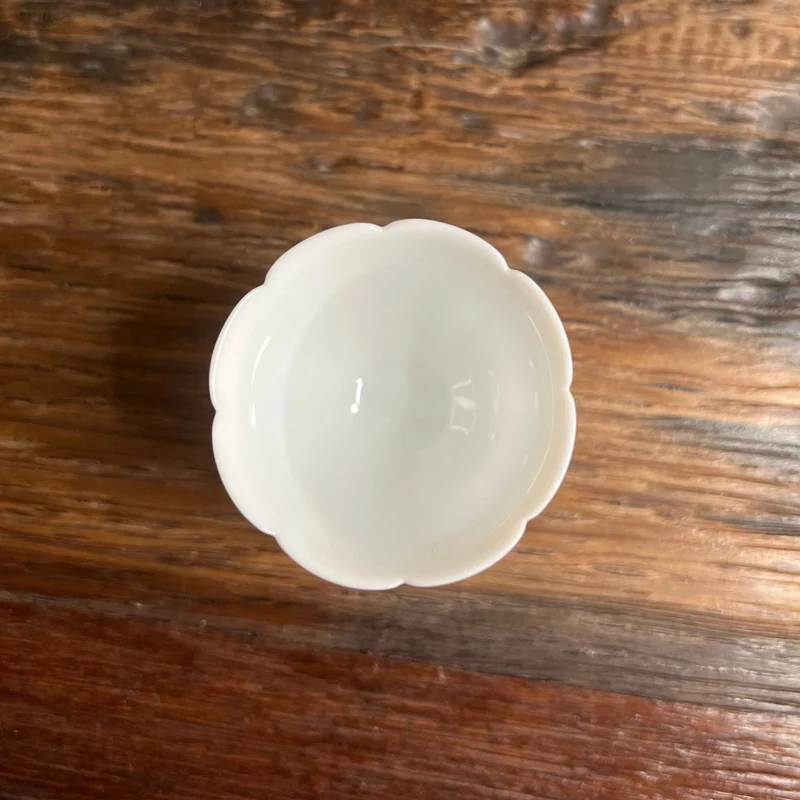 Jingdezhen Gongfu-Teetasse „Lotusblütenblatt“ aus weißer Jade, 45 ml