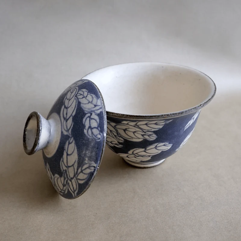Jingdezhen handgemalte „Cerulean Tales“ von Qinghua Gaiwan