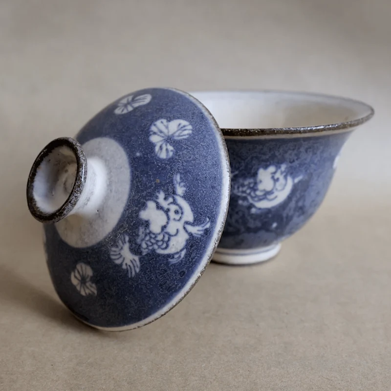 Jingdezhen handgemalte „Cerulean Tales“ von Qinghua Gaiwan