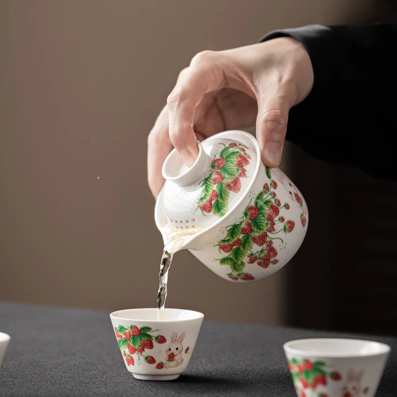 Tragbares Gongfu-Tee-Set mit Erdbeerhasen