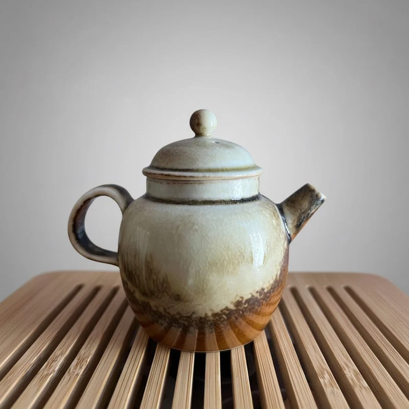 Jingdezhen-Teekannenkollektion mit Ascheglasur