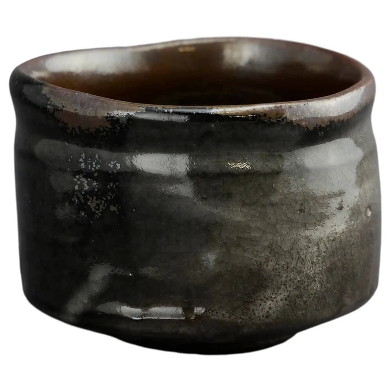 Chawan von Kato Juunidai mit dunkler Glasur