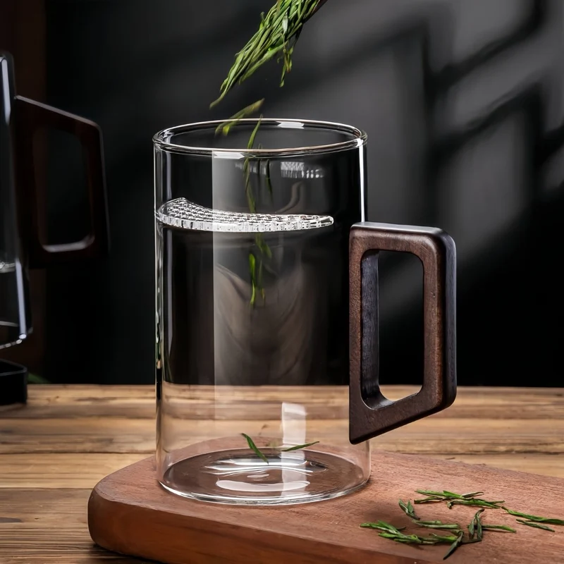 Morning Light – Teebereiter aus Glas mit Griff aus Walnussholz