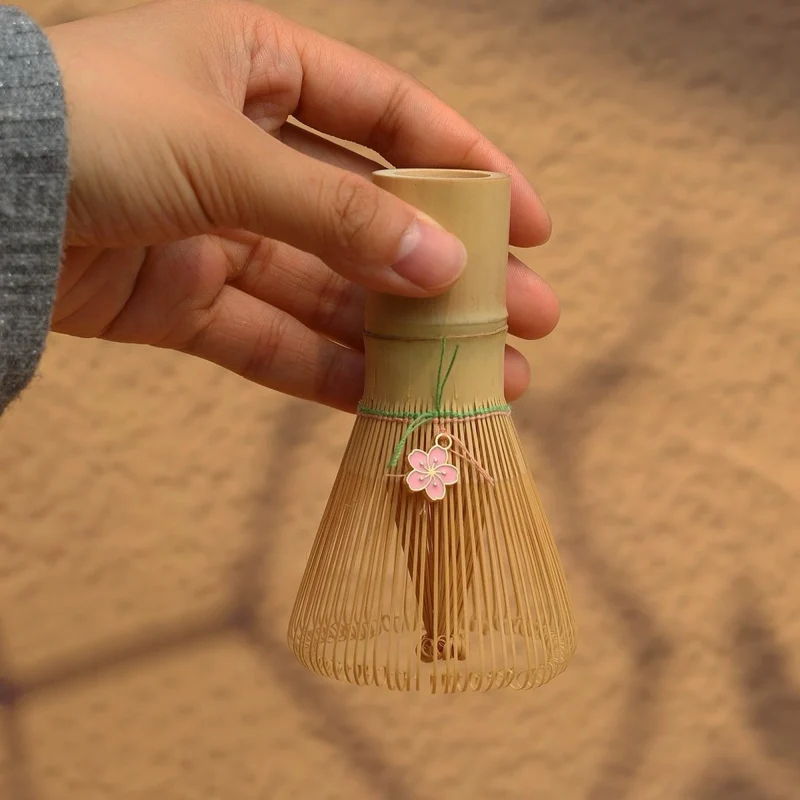 Matcha-Schneebesen aus Bambus mit 100 Zinken