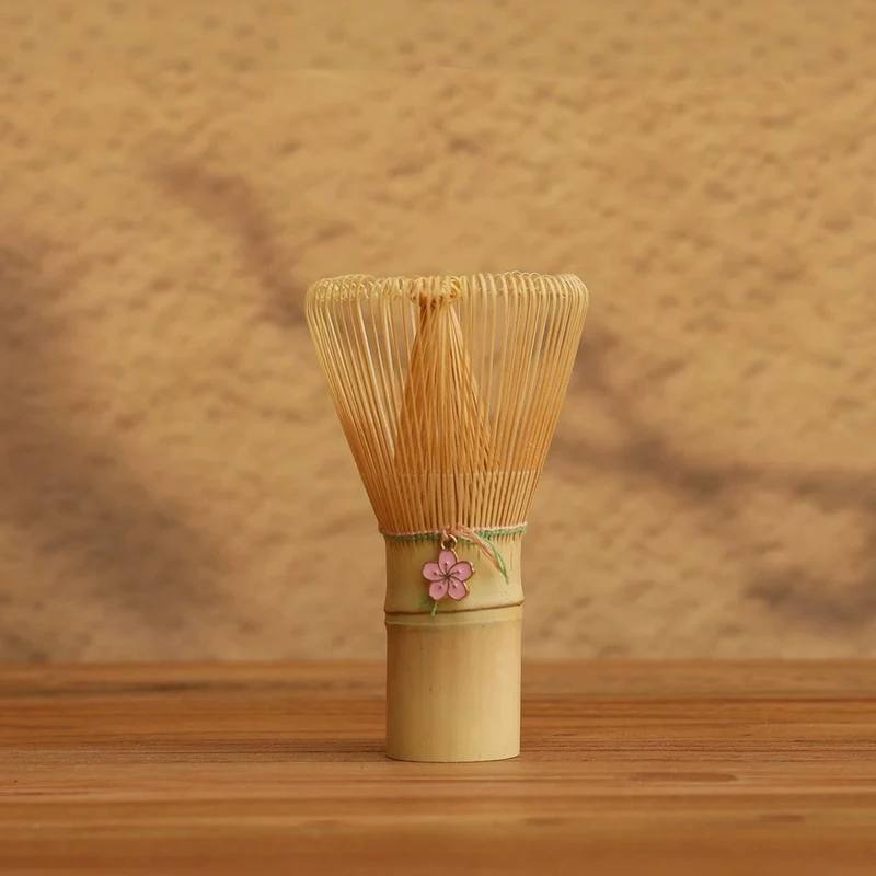 Matcha-Schneebesen aus Bambus mit 100 Zinken