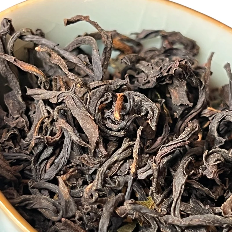 Japanischer Bio-Schwarztee mit Kirschblüte