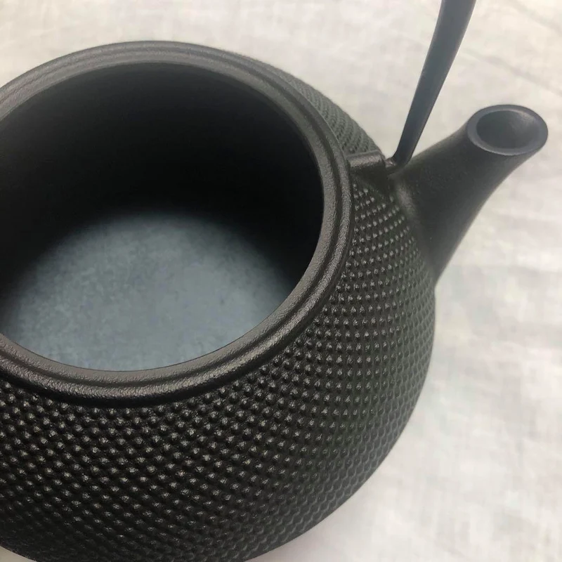 Iwachu Tetsubin Arare Patterned Cast Iron Kettle (IH Compatible) 0.9L