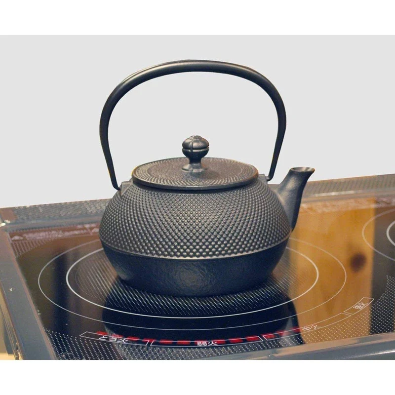 Iwachu Tetsubin Arare Patterned Cast Iron Kettle (IH Compatible) 0.9L
