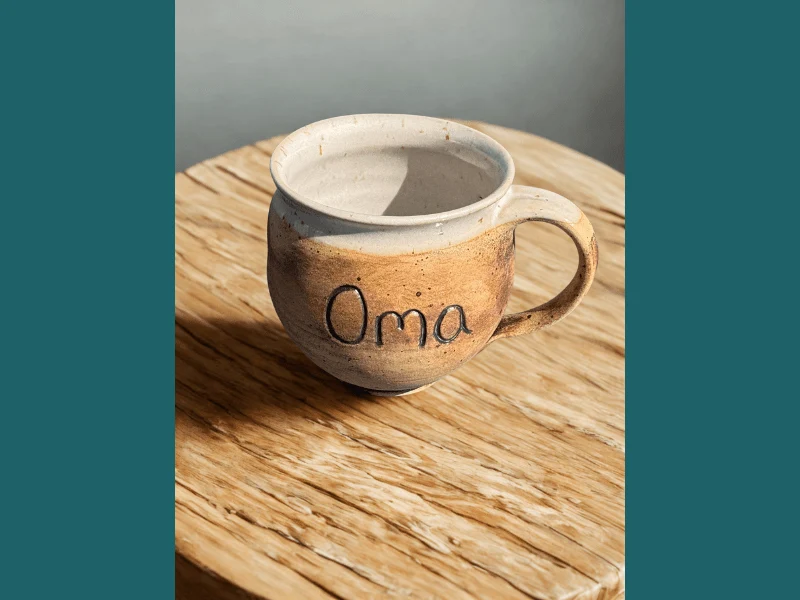 Handgedrehte Keramiktasse mit Aufschrift 350 ml