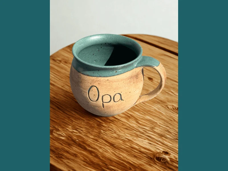 Handgedrehte Keramiktasse mit Aufschrift 350 ml