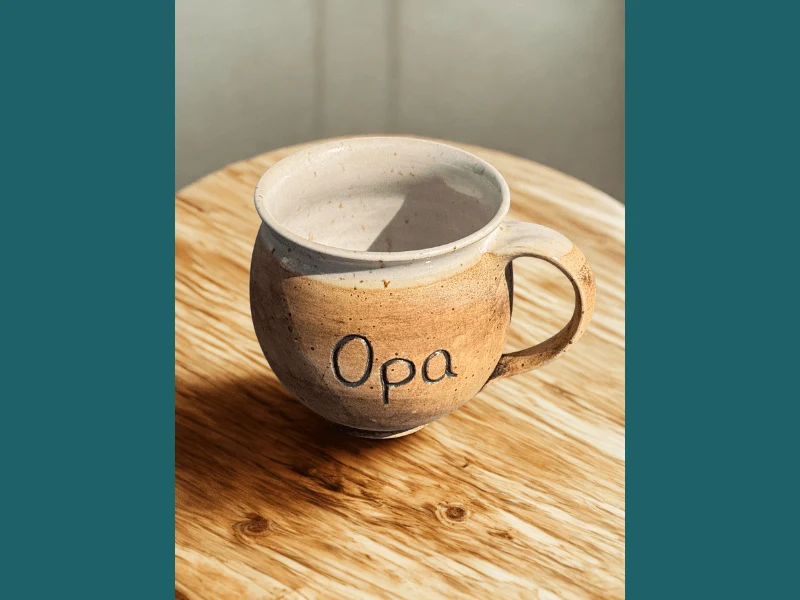 Handgedrehte Keramiktasse mit Aufschrift 350 ml