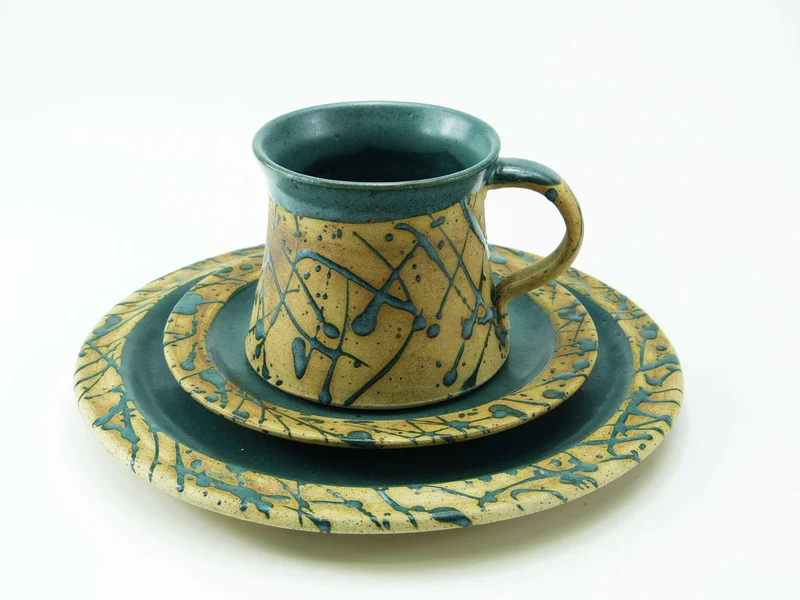 Handgemachtes Keramik Gedeck-Set – Frühstücksteller, Untertasse & Tasse