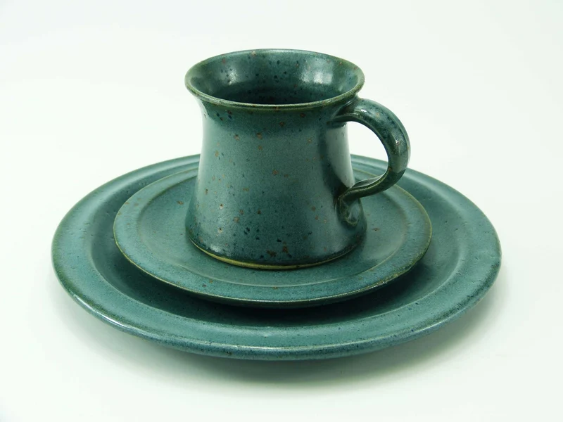 Handgemachtes Keramik Gedeck-Set – Frühstücksteller, Untertasse & Tasse
