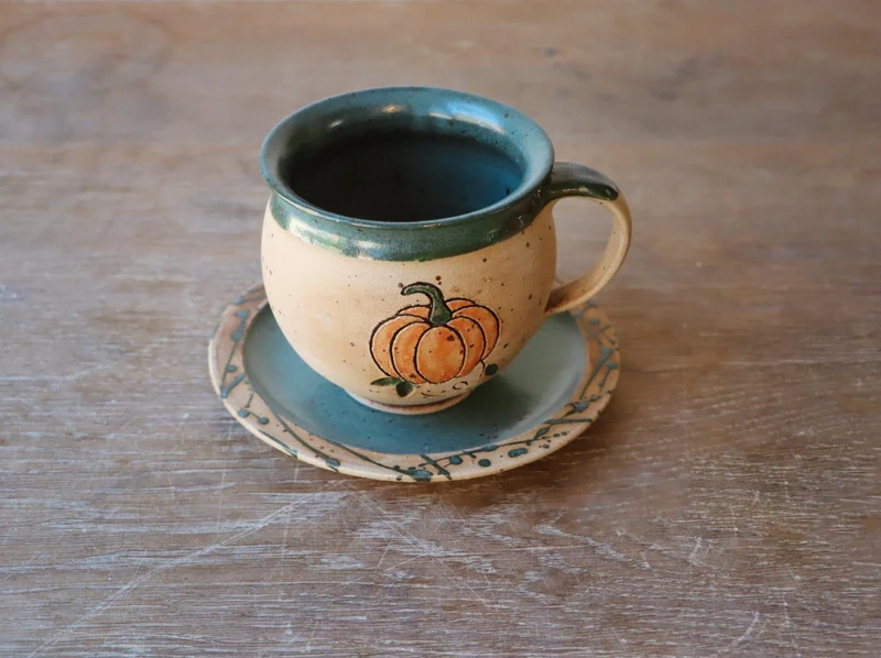 Keramik Tasse Kürbismotiv Handmade