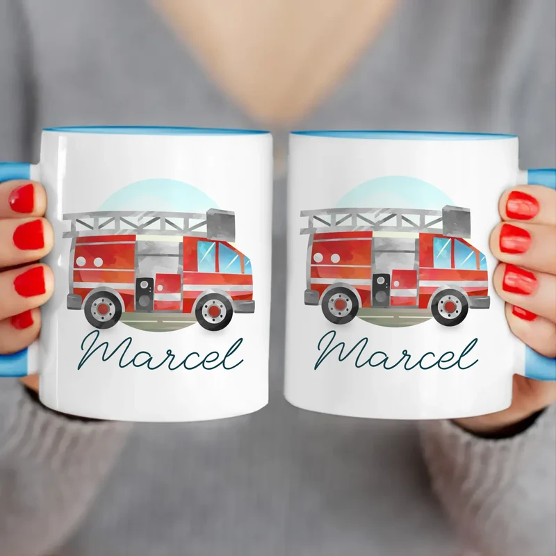 Personalisierte Kindertasse mit Feuerwehrauto und Namen
