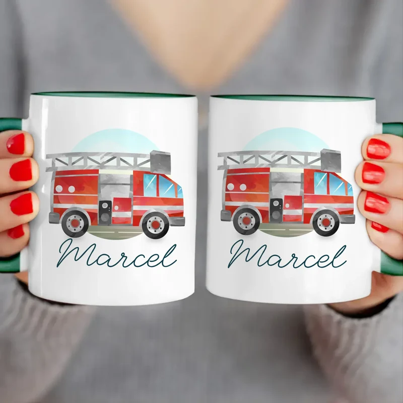 Personalisierte Kindertasse mit Feuerwehrauto und Namen