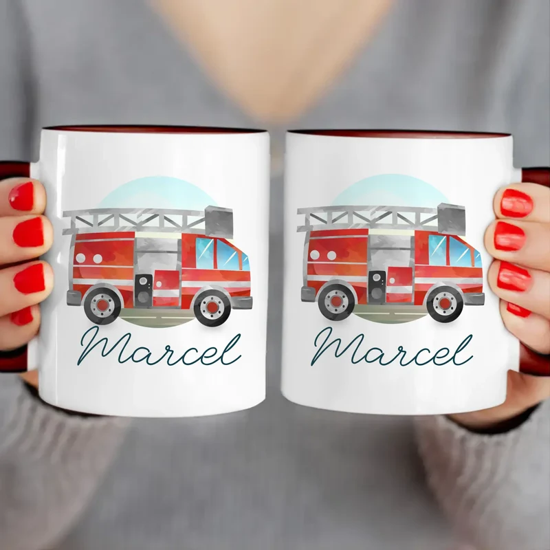 Personalisierte Kindertasse mit Feuerwehrauto und Namen