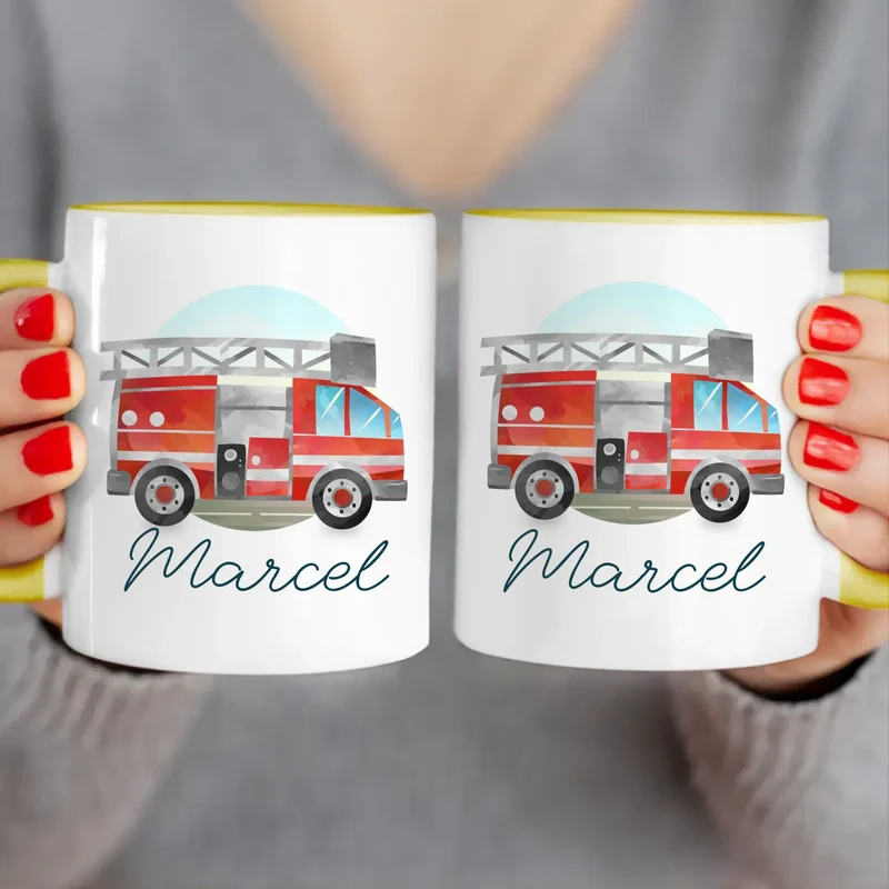 Personalisierte Kindertasse mit Feuerwehrauto und Namen