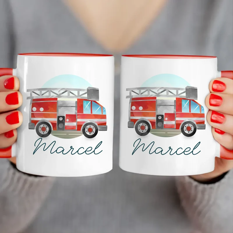 Personalisierte Kindertasse mit Feuerwehrauto und Namen