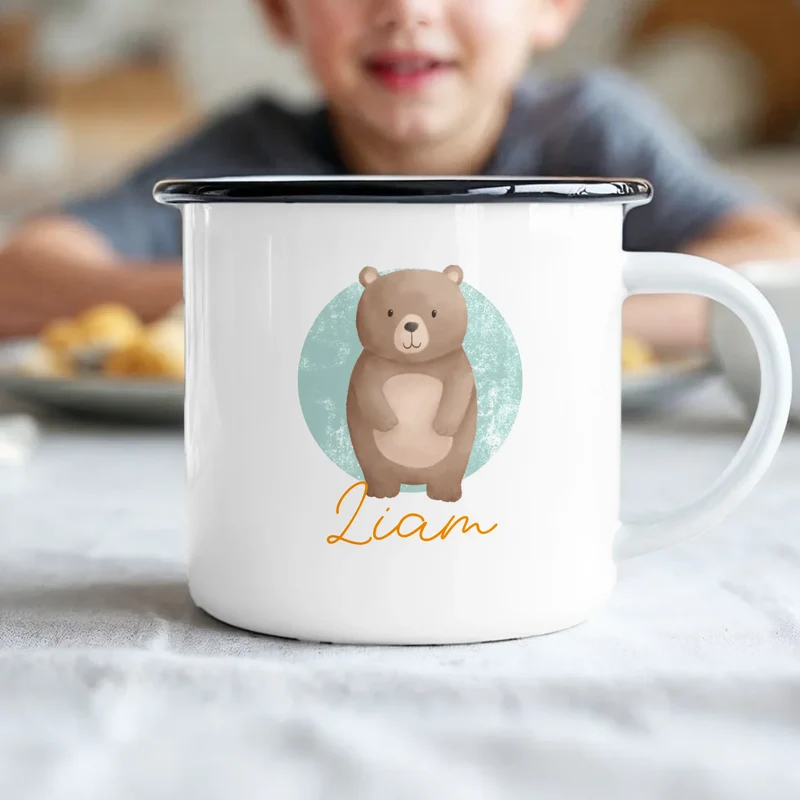 Personalisierte Kindertasse mit Jungletier und Namen
