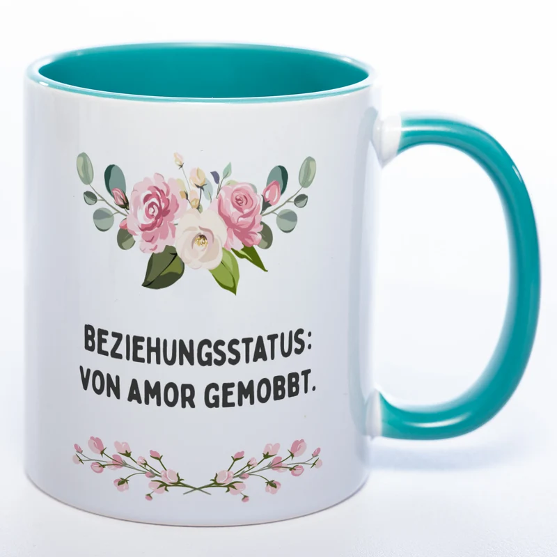 Blümchen-Tasse mit Spruch "Beziehungsstatus: von Amor gemobbt." - Lustige Kaffeetasse spülmaschinenfest