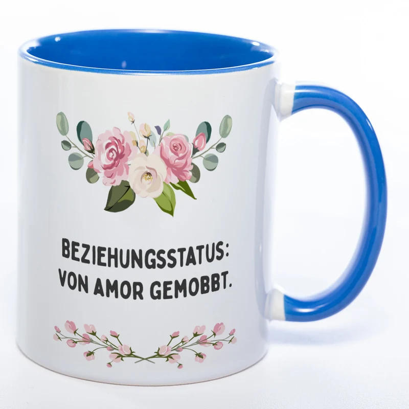 Blümchen-Tasse mit Spruch "Beziehungsstatus: von Amor gemobbt." - Lustige Kaffeetasse spülmaschinenfest